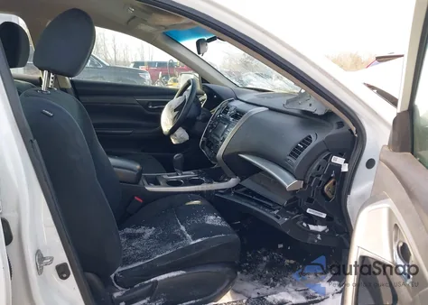 2015 Nissan Altima 2.5 S z USA, uszkodzony, nr VIN 1N4AL3AP1FC251566